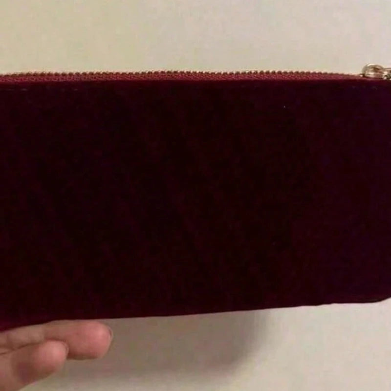GUCCIs bag Womens Red Clutch Handbag Storage Pouch High End Retro Style Zipper Design Portable For Daily Use Puff Storage